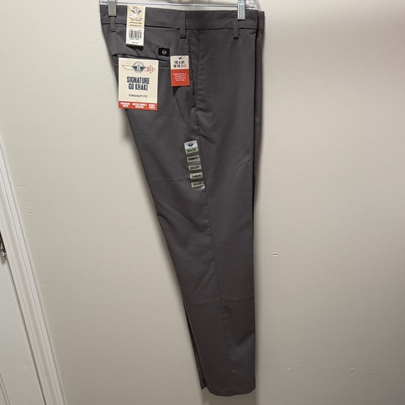 NWT- Men’s Dockers Signature Khaki Straight Fit Pants - Dark Gray 30X32 - Picture 1 of 6
